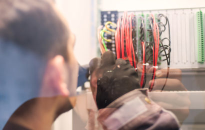 Jak powinna być wykonywana konserwacja instalacji elektrycznych?