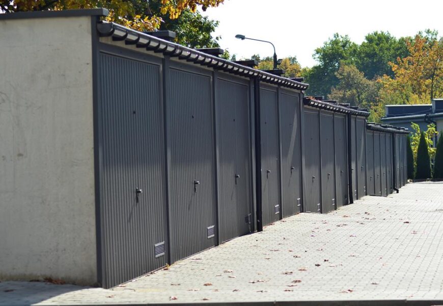 Garaż betonowy jako całoroczne rozwiązanie – wszystko, co musisz wiedzieć Garaż betonowy jako całoroczne rozwiązanie – wszystko, co musisz wiedzieć