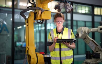 Rewolucja w Automatyce Przemysłowej: Jak Sterowniki Przemysłowe Transformują Współczesną Produkcję