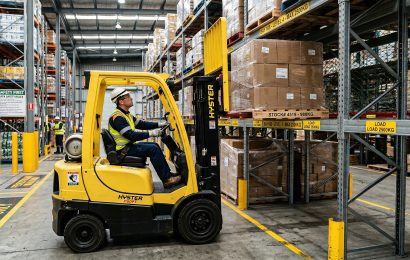 Bezpieczeństwo regałów paletowych w magazynie – dlaczego właściwa obsługa to podstawa