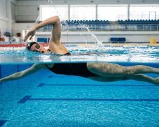 Jak pływanie wspiera prawidłową postawę ciała – kompleksowy przewodnik